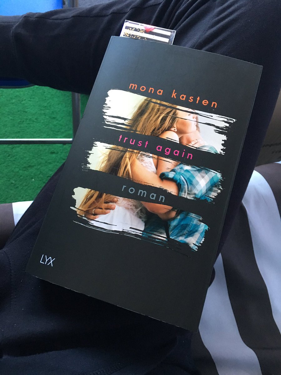 _Je_ss_i_'s tweet photo. Ahh. Selten das ich ein Buch so verschlinge wie dieses hier 😍 Wie bekomme ich jetzt ganz schnell den dritten Teil? 😰Amazon 🙄😏 @MonaKasten https://t.co/9S8IeicAET