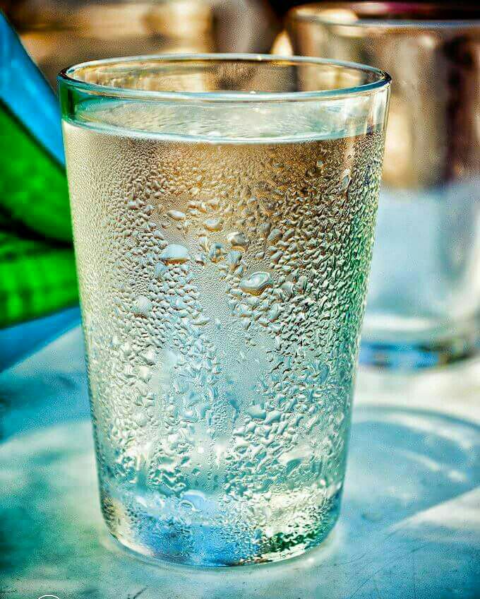 🍀🌹🍸الفطور على ماء فاتر🍸
💞قال اﻹمام الصادق عليه السلام
إذا افطر الرجل على الماء الفاتر نقى کبده وغسلَ الذنوب من القلب وقوى البصر والحدق💦💛
🌹🍀🌹