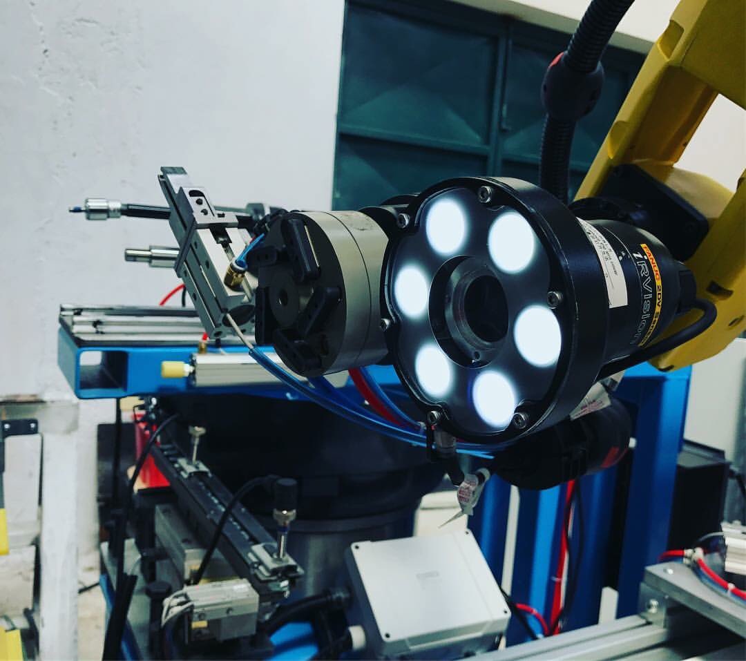 met_automation's tweet image. MET&apos;s robots are able to see even when there is no light. A big step forward to Dark Factories #met_automation #fanuc #robot #automation