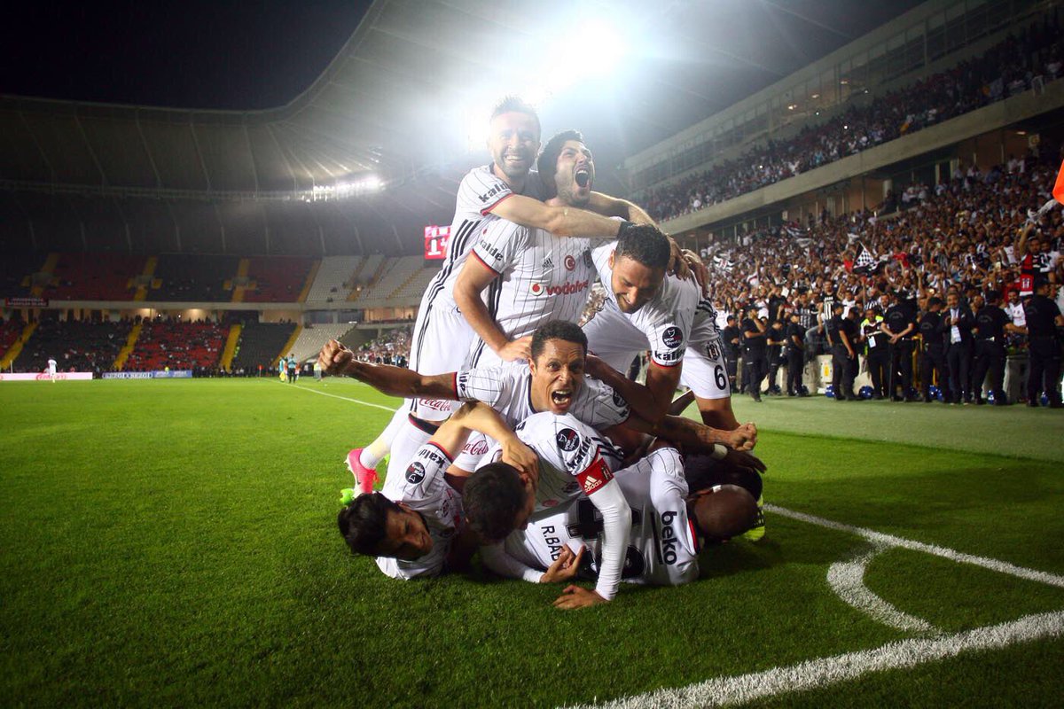 Besiktas's tweet photo. 🏆 https://t.co/K79cFYObZn