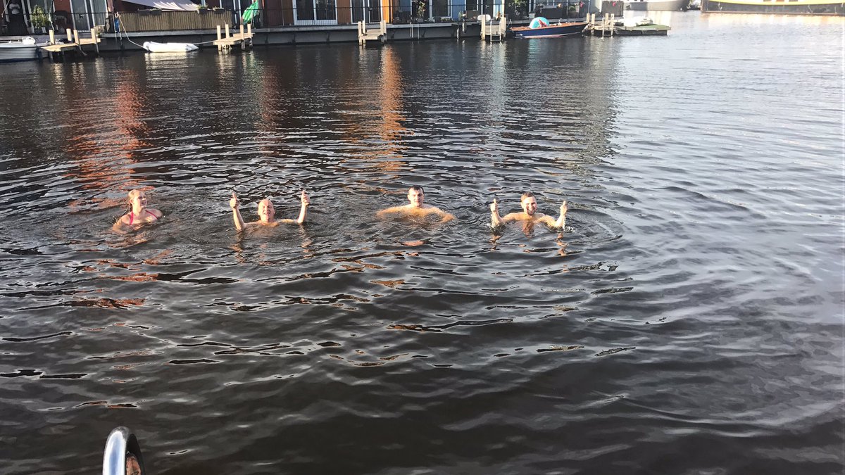 Afkoelen na een dag hard werken.
Toppers @jumbo_groningen reitdiephaven!