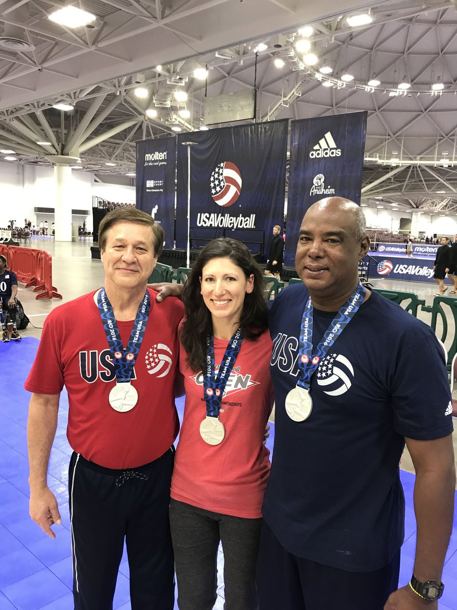 usavolleyball's tweet photo. #USAVwsit coaches presented @TeamUSA #OrderofIkkos medals; details + men's &amp; women's sitting gallery at #USAVopen. https://t.co/7cTHbns3Lc https://t.co/MNdnCynMEK