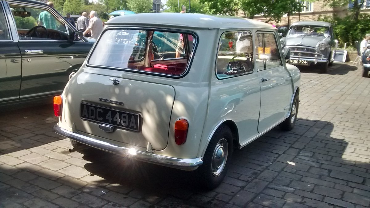 MiniWeddingJob's tweet image. Super day out yesterday at Batley Vintage Weekend!