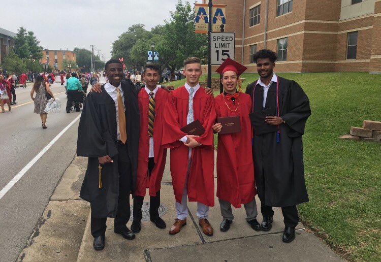 rkt_369's tweet photo. It was a good 4 years at the ridge. Ready to start the next chapter in my life 🙏🏾#KISDgrad17 https://t.co/nVJipyEbkk
