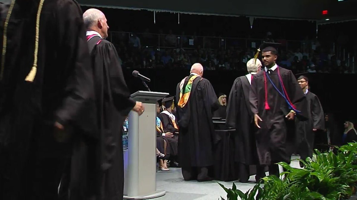 rkt_369's tweet photo. It was a good 4 years at the ridge. Ready to start the next chapter in my life 🙏🏾#KISDgrad17 https://t.co/nVJipyEbkk