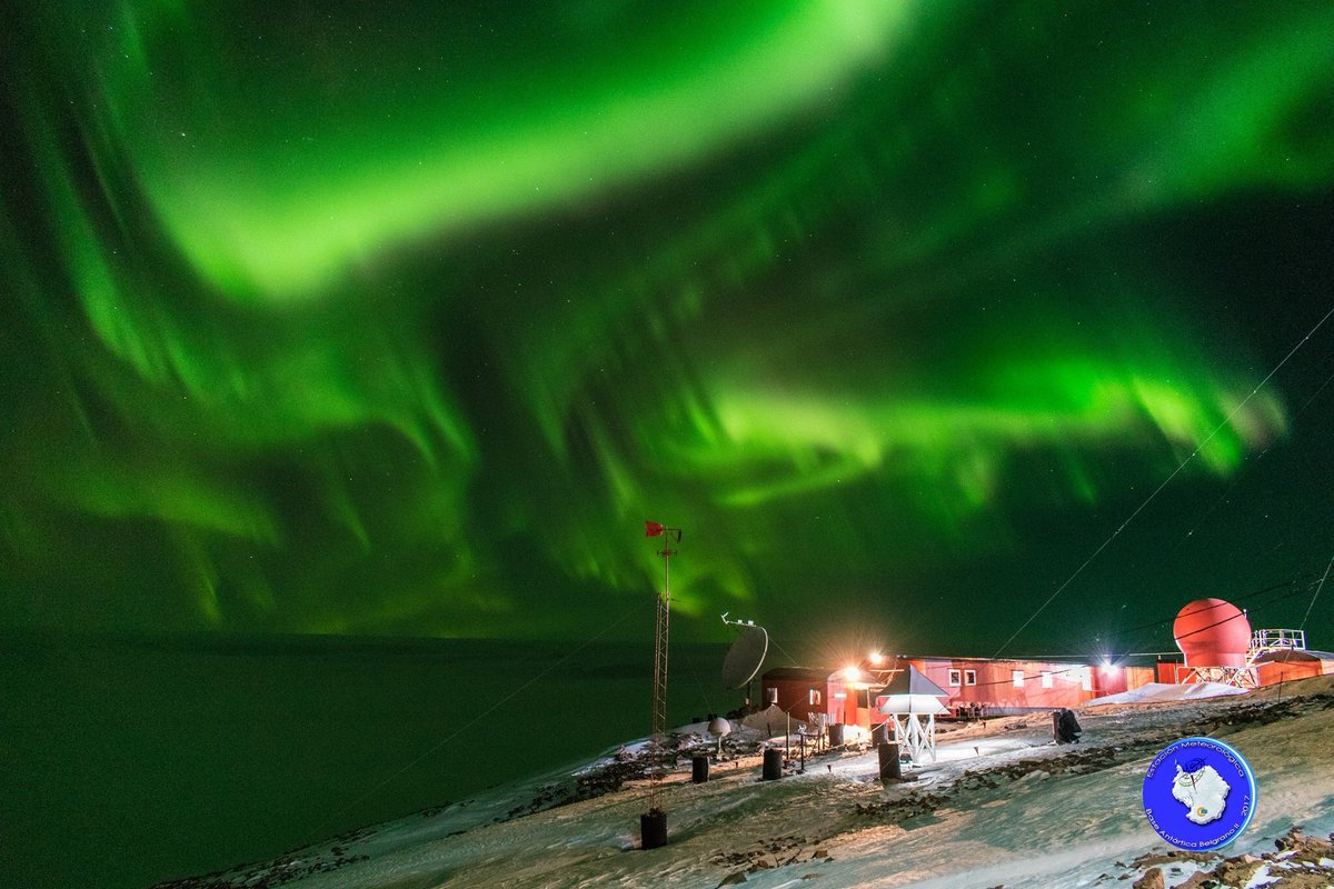 SMN_Argentina's tweet photo. Anoche se vieron #Auroras australes en la Base Antártica Belgrano II. https://t.co/b4aFoVujIX