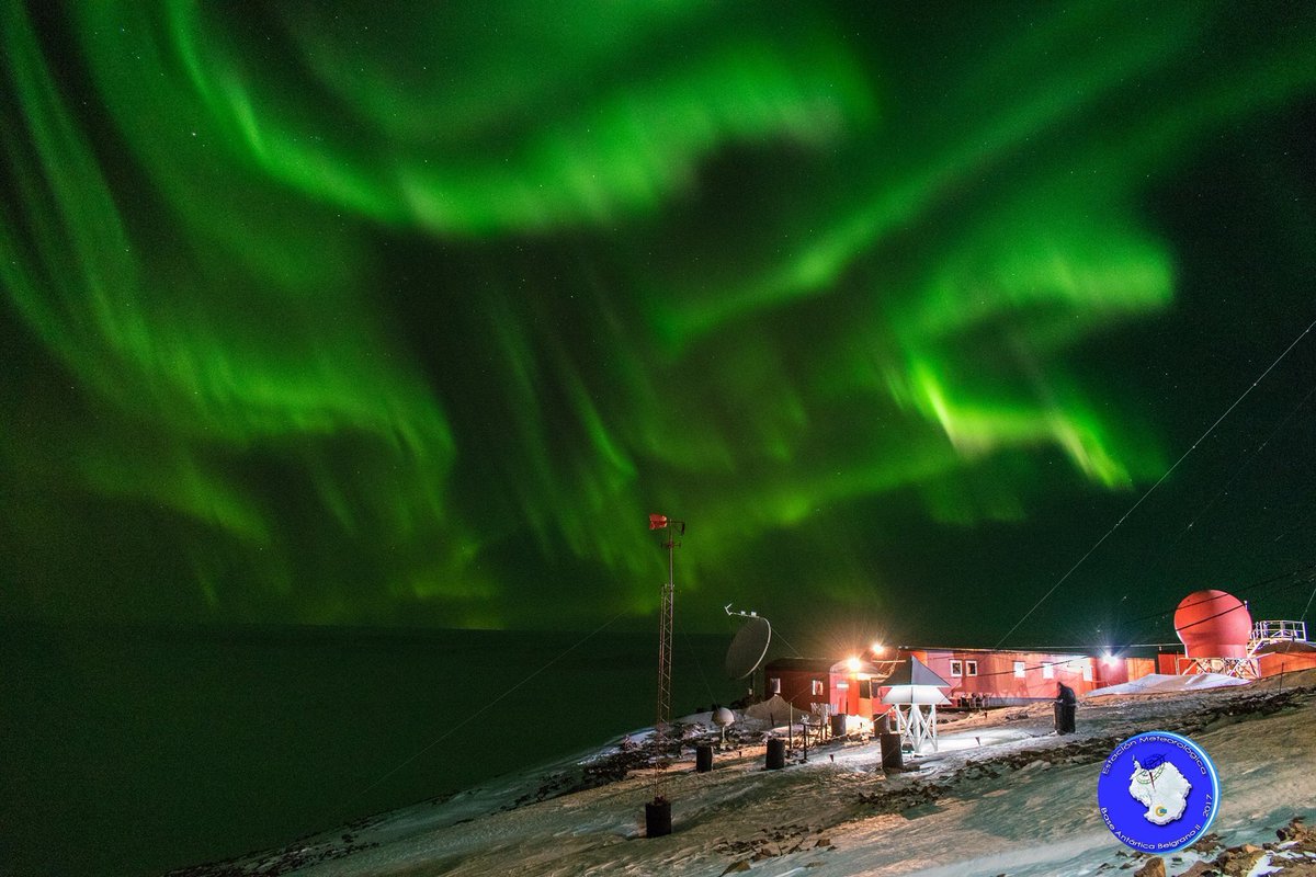 SMN_Argentina's tweet photo. Anoche se vieron #Auroras australes en la Base Antártica Belgrano II. https://t.co/b4aFoVujIX