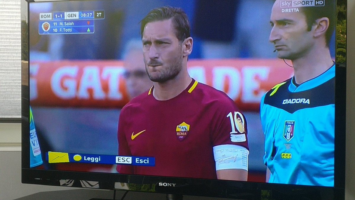 ASRomaFrancopho's tweet photo. MERCI FRANCESCO ! MERCI !!!! 💛❤️ https://t.co/HQDlJS8VWN
