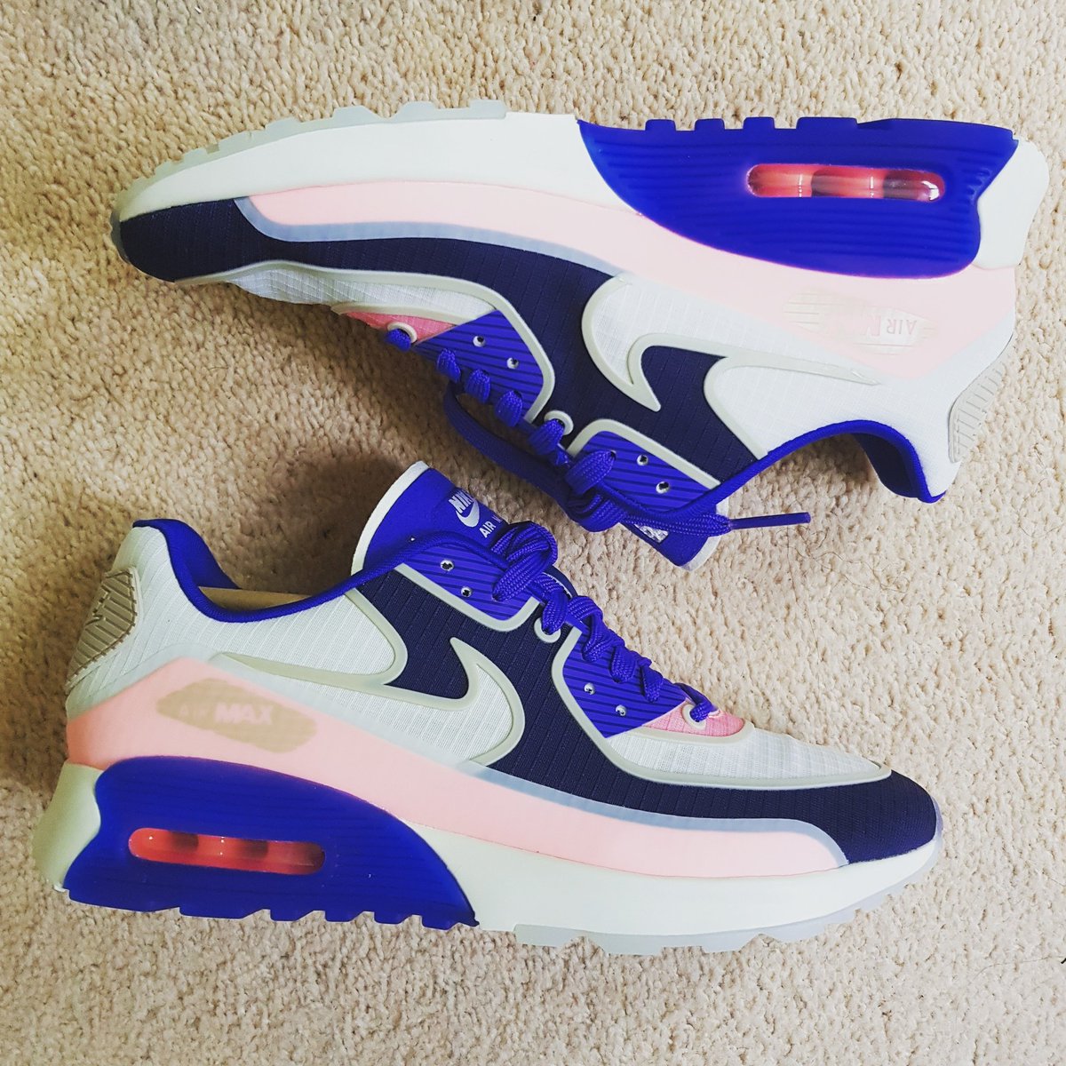 NYD_Agyeman's tweet photo. I love @RunningHeroesUK. Got myself these beauties with 30% off. #Nike #AirMax #TrainingRewards #JustDoIt  @Nike https://t.co/cTnQ3bXtXl