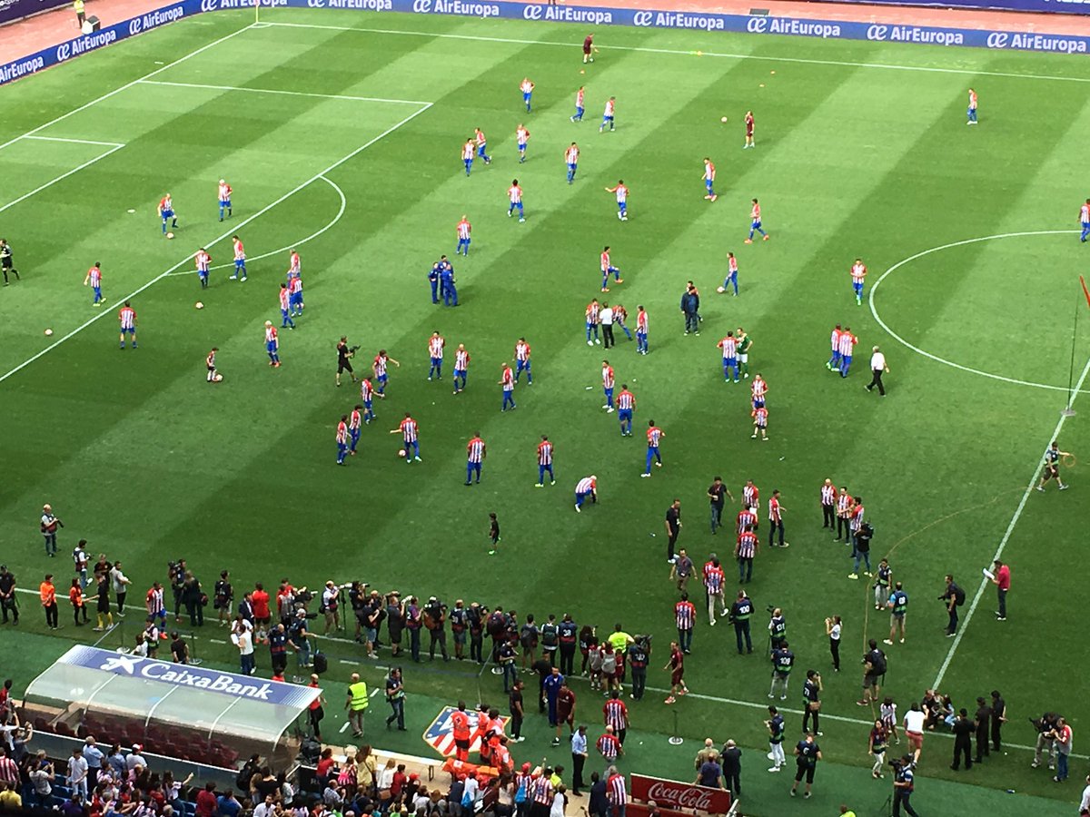 RuizAntonito's tweet photo. Ahora sí adiós al Calderón, al hogar de los sentimientos de los atléticos, al lugar donde el fútbol se siente diferente Hasta siempre Templo https://t.co/SuGdeN0Wt8