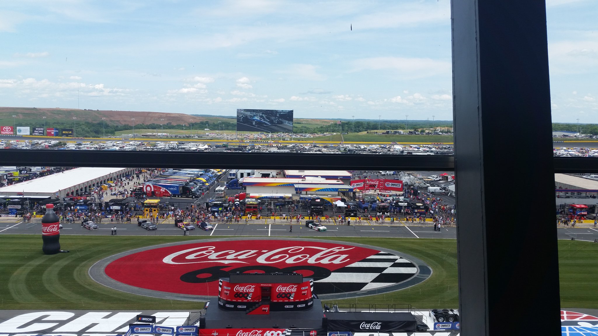 DA7vFg1XgAAMIH2.jpg:large