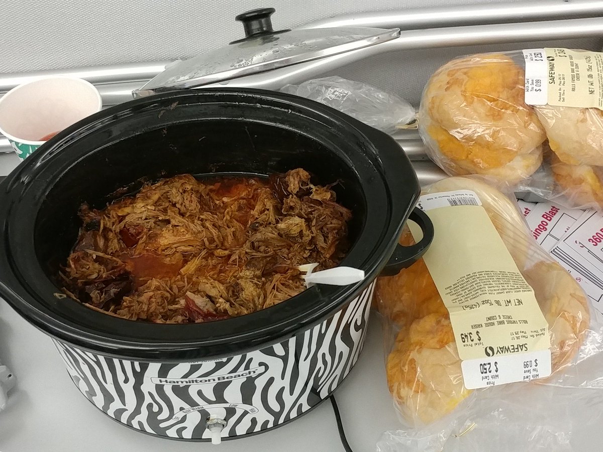 Mikey97230's tweet photo. Pulled pork! Hows does this look @JohnLegere ? #slowcookersunday #magentaLife #StraightOuttaBellingham360 #LifeInThe360 https://t.co/s5lPvevXWx
