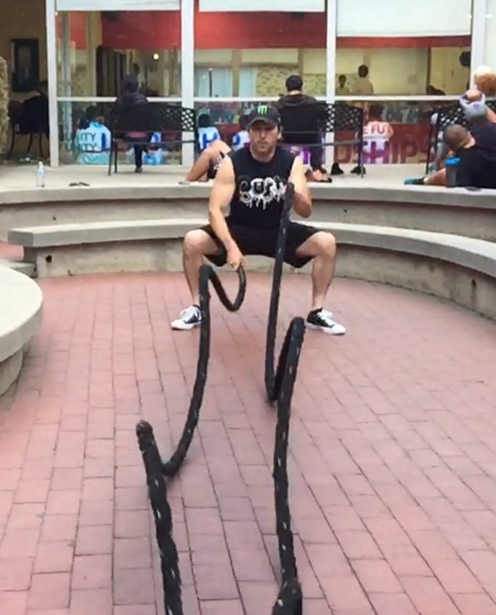 FranklinSaint's tweet photo. Push thru the pain & reach goals @thatpush #thatpush #culverpalmsymca #battleropes #chucktaylors #swag #strongbyzumba #fitnessmotivation https://t.co/f0W9tC49cY