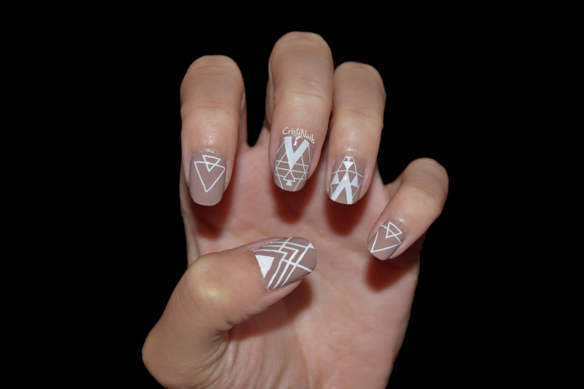 crisgarcia20's tweet photo. Mañana en mi canal el tutorial de esta manicura, usando placa de estampación de @bornprettystore No te lo pierdas! https://t.co/SodY0IijFt