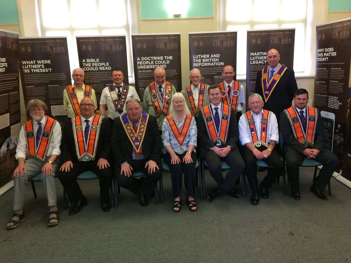 prideofpreston2's tweet image. Grand Master &amp;amp; Grand Mistress of England along with Manchester Provincial officers at the exhibition for Luther 500