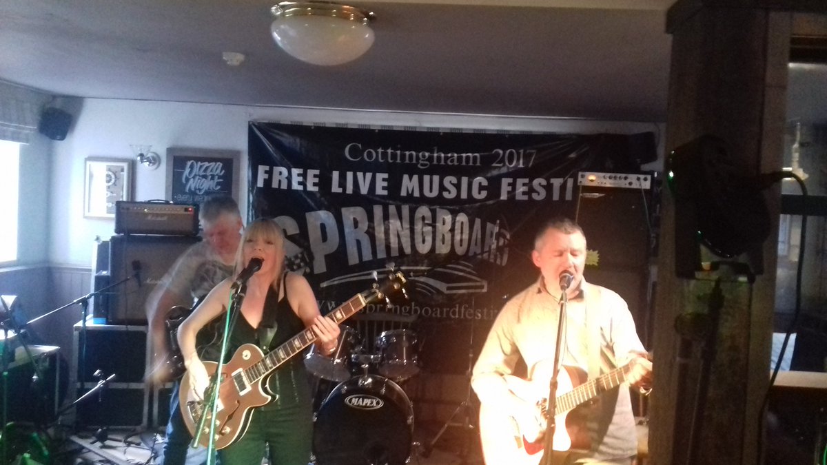 Sunday night's excursion into <a href="/CottSpringboard/">Springboard Festival</a> starts with <a href="/urbanrainhull/">Urban Rain</a> at <a href="/crosskeyscot/">The Cross Keys</a> . Lovely start.
