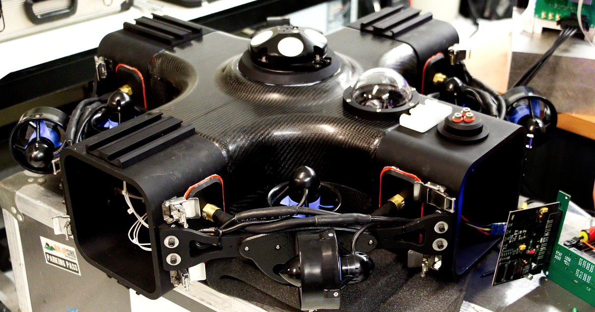 On prépare le sous marin pour une grosse soirée de test. 
Preparing the sub for a great test.
En route vers Robosub 2017 
<a href="/etsmtl/">École de technologie supérieure</a>