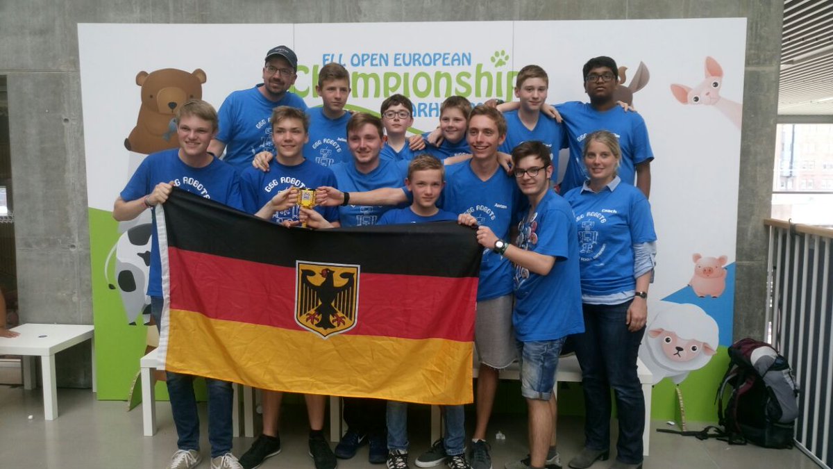 GSGRobots's tweet photo. We had a great time at #FLLOEC2017 . It was awesome meeting all different teams and cultures. https://t.co/MYr850rKYf