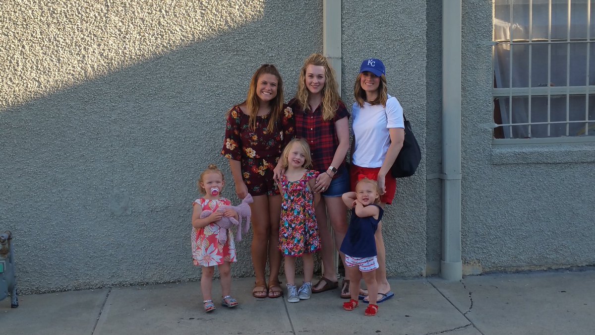 roburr30's tweet image. My girls. Loves of my life. #timegoesfast#treasureeveryday!