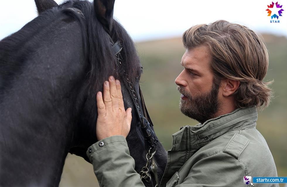 fofod070's tweet photo. #cvg_2sezon_istiyoruz 😍 @kivanctatlitug @ayyapim @eceyorenc  we love you kivo💖💓❤ https://t.co/PmHdVyrTsk