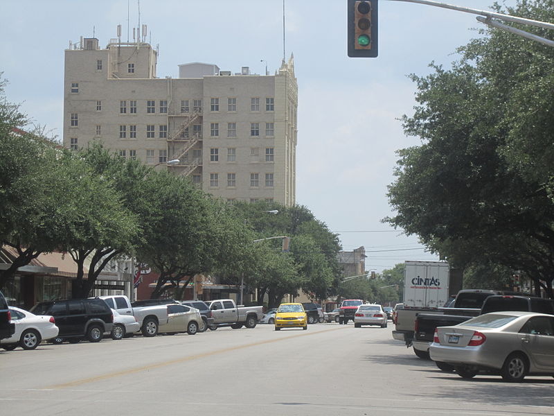 Heading to downtown Corsicana? Turn heads with a new ride from Toliver CDJR!
bit.ly/2pVd92E