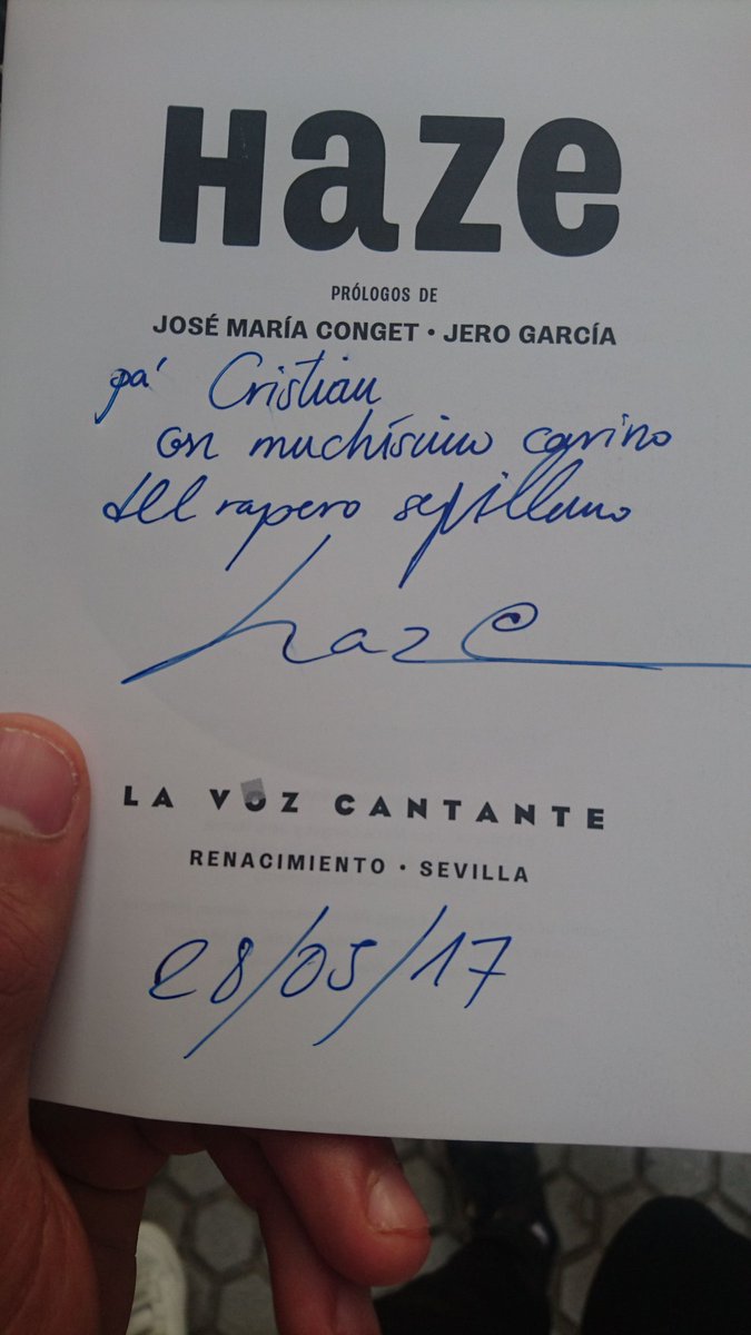crisbercris's tweet photo. Buen dia en #sevilla en la #feriadellibrosevilla con la firma del libro de @elhaze #librohaze #BARR10 #haze https://t.co/L81NVOJBTT