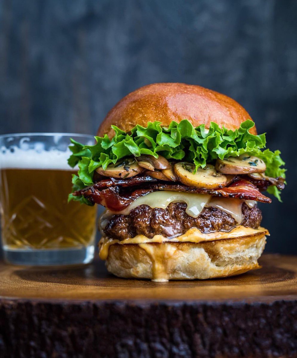 A burger for Memorial Day! Murica.
#bbq #burger <a href="/BigCityBurgers/">Big City Burgers</a> <a href="/BinaryBurger/">Binary Burger</a>