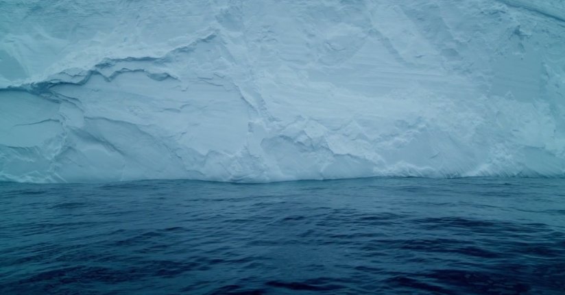 Icebergs sound eerie, exhilarating and are best listened to in the dark while wrapped in your cosiest blanket: slowmagazine.com.au/travel/item/32…