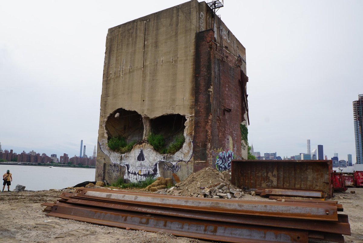 4rilla's tweet photo. NYC Memorial Day Sunday spent hunting graffitis in BK and Queens w/ @SakiWaki & @Halopigg, Greek food and this banger from #suitswon https://t.co/QOgyxru6lf