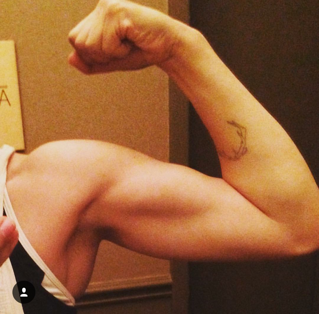 wittycritters's tweet photo. Showing off my new tattoo or showing off my guns? We'll never truly know 😆 https://t.co/Y06ypcfM9R
