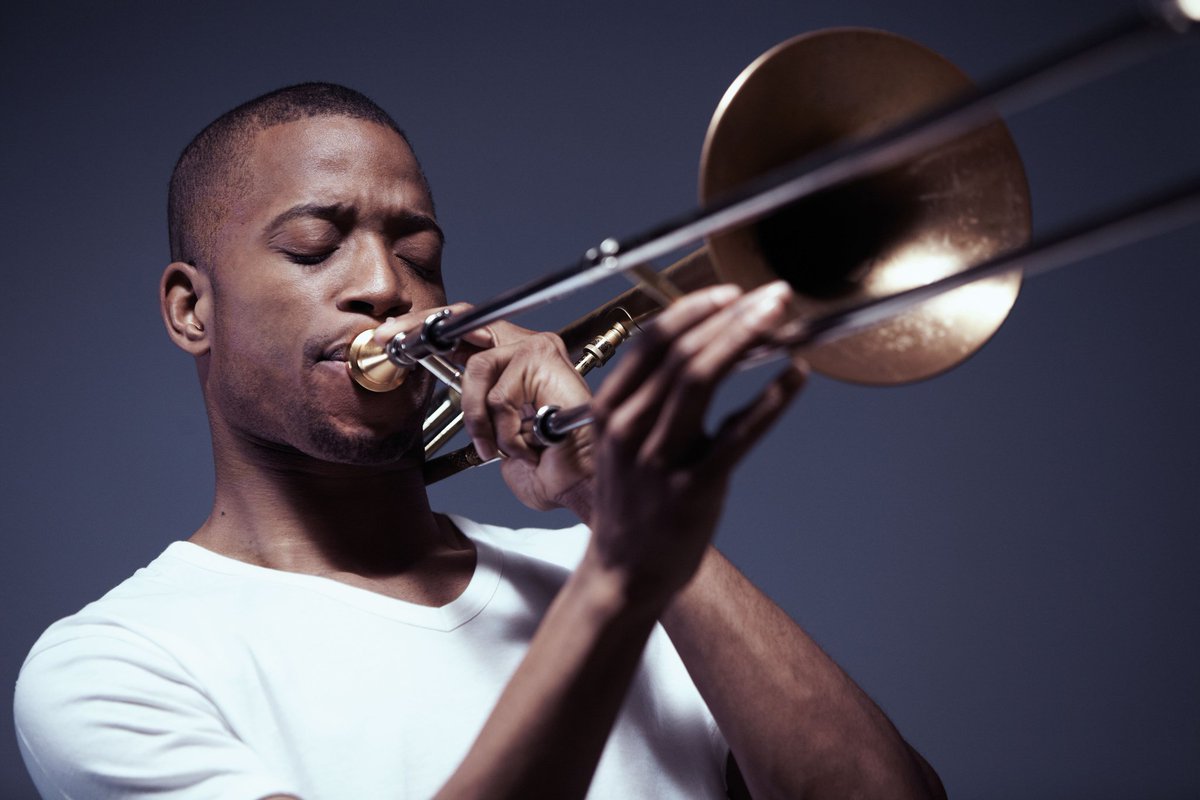 RadioTSFJAZZ's tweet photo. Deux talents sur nos ondes demain !
.@DianaKrall en entretien exclusif à 18h et .@Tromboneshorty invité dans le #DeliExpress à 12h ! https://t.co/rqR1WszRit