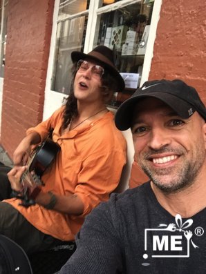 #gigeo #founder WhoLovesYou.ME #buskers #musicians #streetperformers 8106