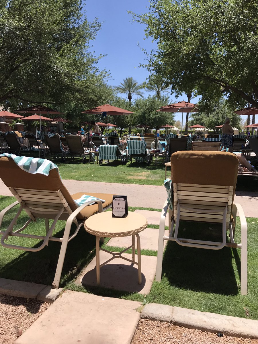 chaseroadrunner's tweet image. Cabana time!  With @hockeylovingirl @WestinKierland #spglife #travelinman @spgassist #platinumlife
