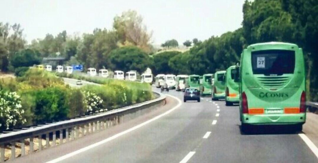 EuroHooligans's tweet image. El dinero podrá comprar mejores jugadores, mejores entrenadores, incluso árbitros... pero nunca una afición! 👏🏼👏🏼👏🏼 @Gaditan_Pride #CadizCF