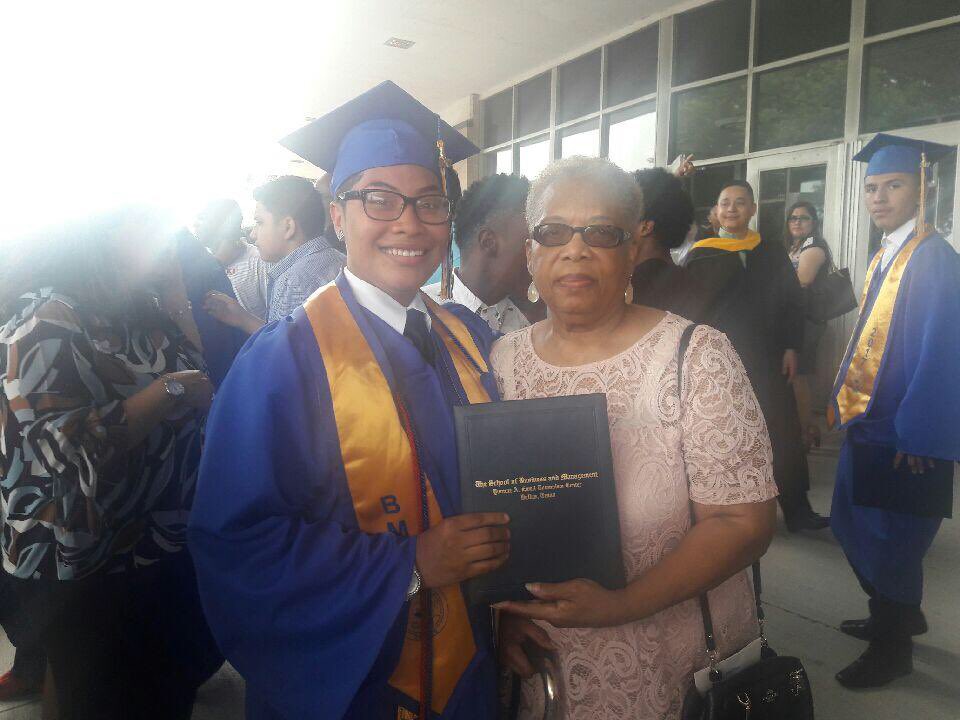 kerney32's tweet photo. On To The Next β‘οΈ #firstdayoutthefeds #highschoolgraduate https://t.co/eKGVUxgsa1