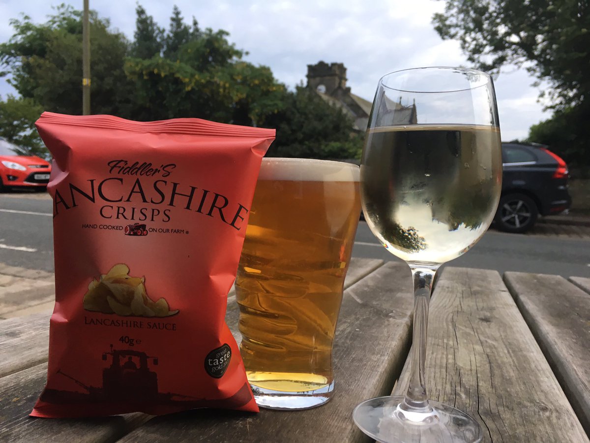 whittakerdesig1's tweet photo. Sat outside @whitehartlydgte with pint of @JWLeesBrewery @McrPaleAle and a bag of @fiddlerscrisps, bliss!  #LazySunday #saddleworth 😀 https://t.co/pb6IIDa2dS