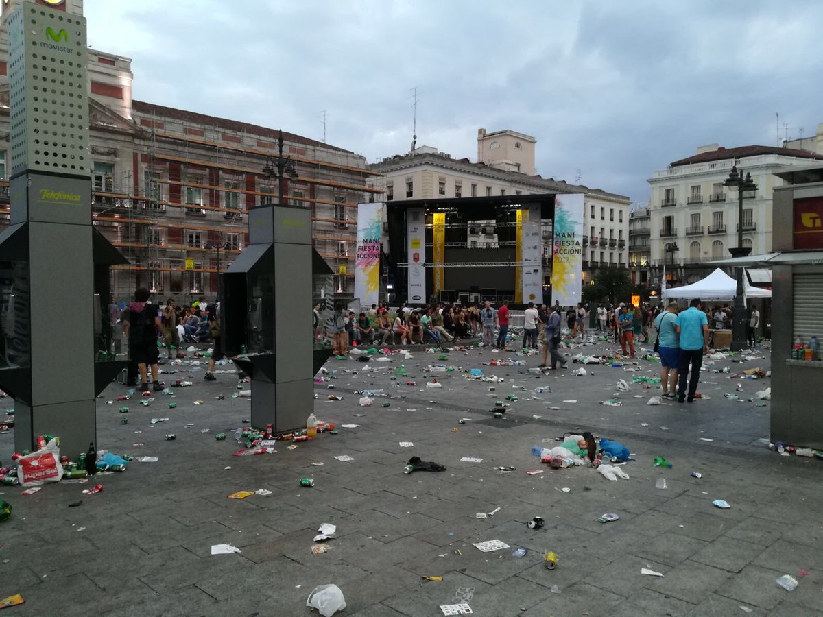 begonavillacis's tweet photo. Hola @AhoraMadrid
Esto va más allá de lo tolerable,
Ningún ciudadano tiene que soportar este escenario en la Puerta del Sol

#MadridLimpioYa https://t.co/V5xUd0jIvE