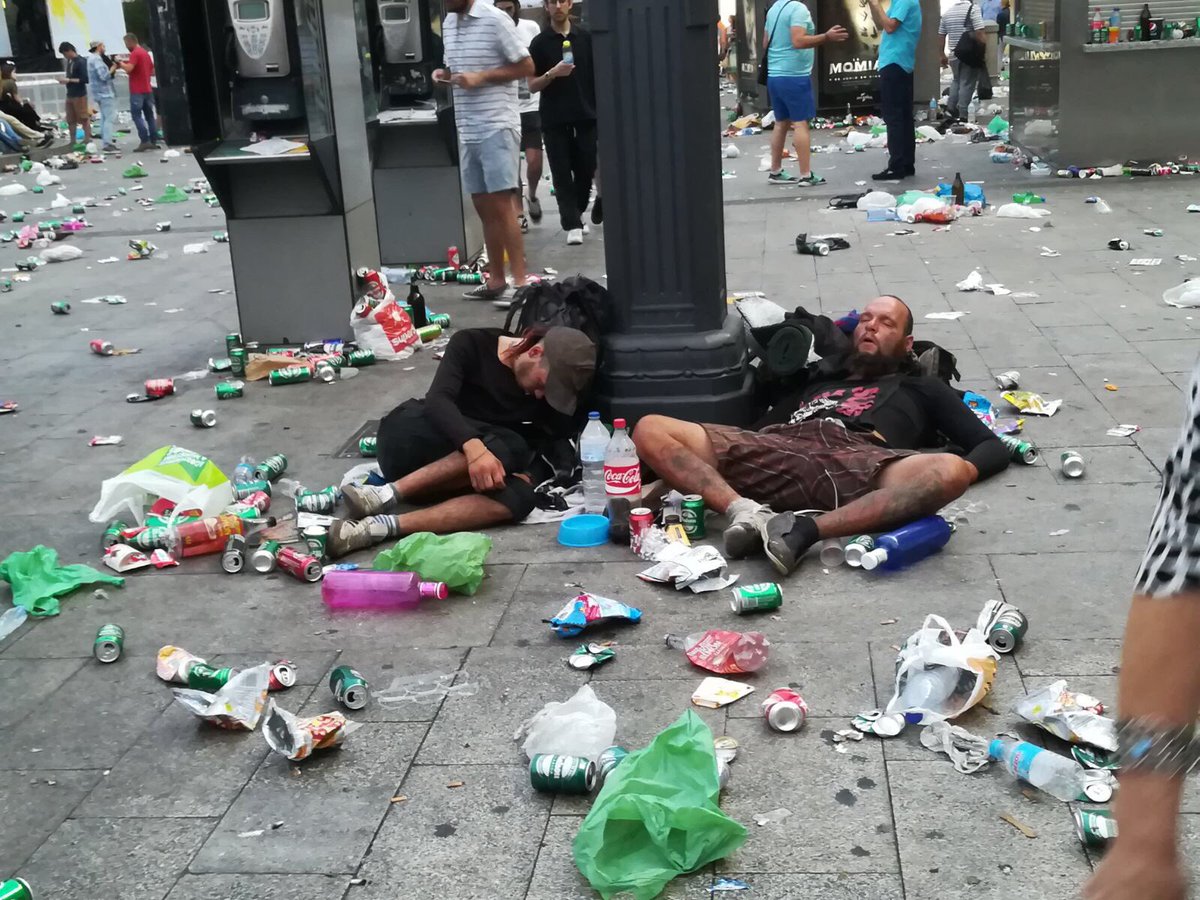 begonavillacis's tweet photo. Hola @AhoraMadrid
Esto va más allá de lo tolerable,
Ningún ciudadano tiene que soportar este escenario en la Puerta del Sol

#MadridLimpioYa https://t.co/V5xUd0jIvE