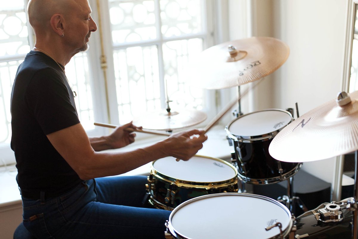 “It really came down to my playing not being good enough, which was tough."
Steve Smith // Issue 11 // TDJ - thedrummersjournal.com/blog/the-steve…