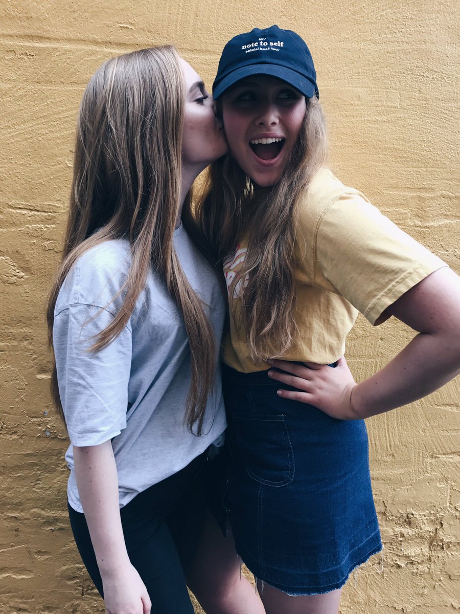 idkellyann's tweet photo. hi hello i miss everyone a lot https://t.co/rwH1Hs8p0T