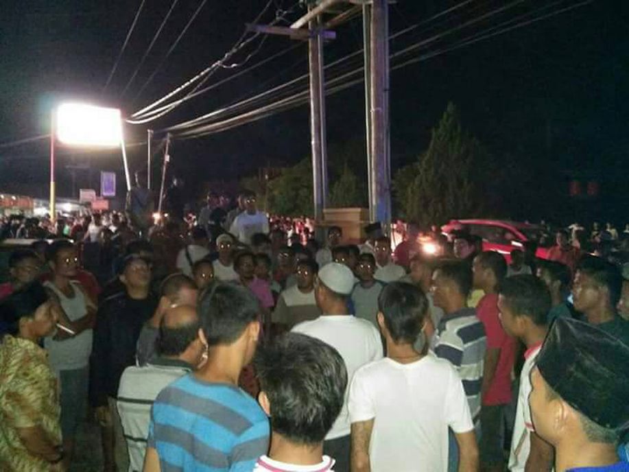 Detikcom On Twitter Listrik Padam Malam Ramadan Masyarakat Rohul Rusak Kantor Pln Https T Co Pvefoavyfx