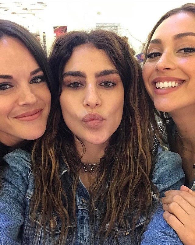 NadiaHilkerFR's tweet photo. Nouvelle photo de Nadia et Lindsey avec l'actrice Sarah Bulter (via instagram misssarahbulter ) #GCCMuenchen https://t.co/qZt1goACPW