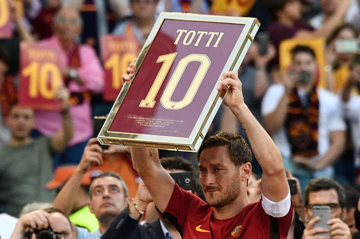 andreacave96's tweet photo. "C'è solo un Capitano"
Un solo nome... un solo numero...
#FT10 ❤️💛 https://t.co/4tOyGl4drx