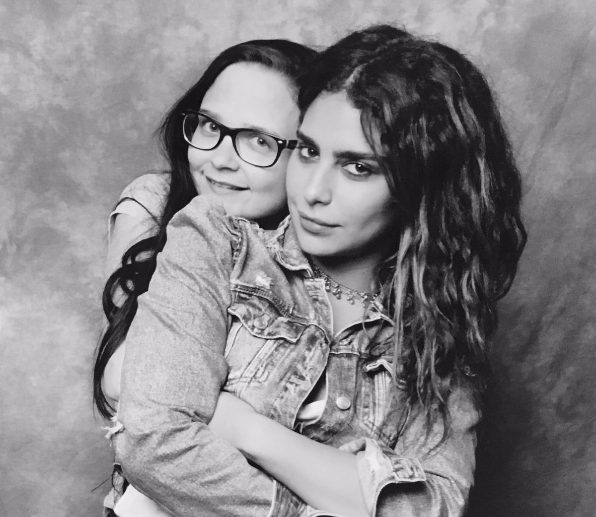 NadiaHilkerFR's tweet photo. #PHOTOS Nadia et des fans lors des sessions photoshoots #GCCMuenchen https://t.co/CgaWfcK6bo