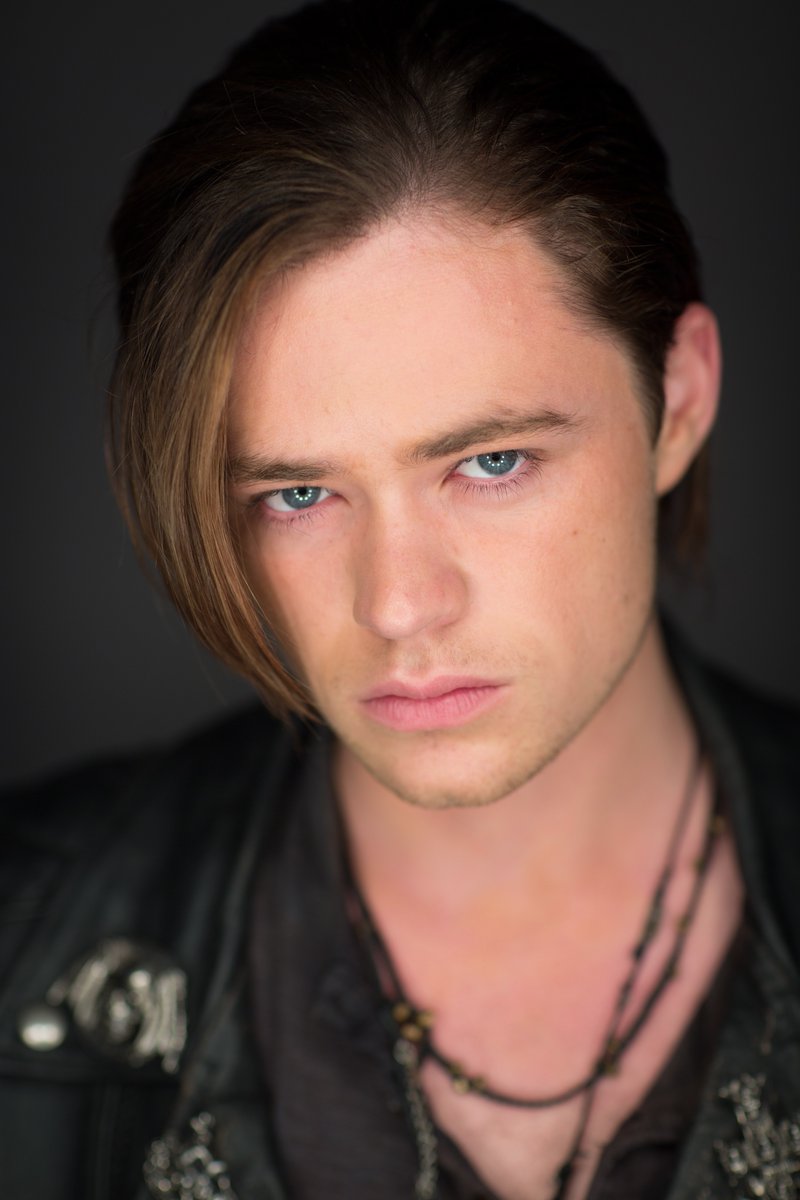 castoffallen's tweet photo. #HarrisonGilbertson #CameronBriel #Fallen #FallenMovie #LaurenKate https://t.co/OmElWJpxlf