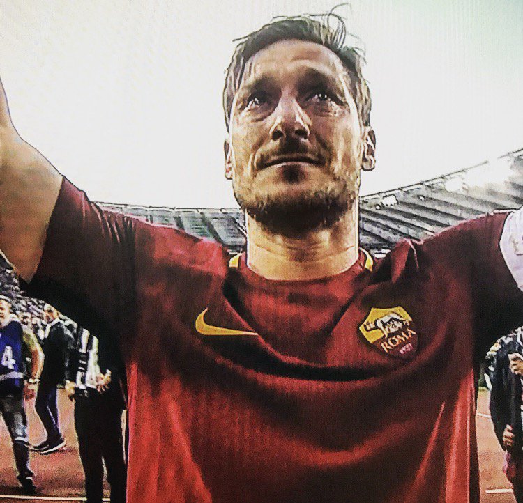 SGesi's tweet photo. Concedetemi un po' di paura, questa volta sono io che ho bisogno di voi ❤️
VI AMO ❤️
GRAZIEEEEEE CAPITANO ❤️❤️❤️
#unicoalmondo @Totti https://t.co/vqdo3RcTlA