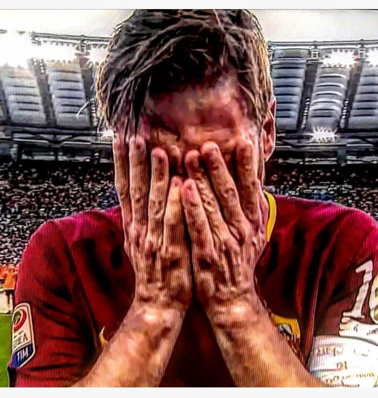 SGesi's tweet photo. Concedetemi un po' di paura, questa volta sono io che ho bisogno di voi ❤️
VI AMO ❤️
GRAZIEEEEEE CAPITANO ❤️❤️❤️
#unicoalmondo @Totti https://t.co/vqdo3RcTlA
