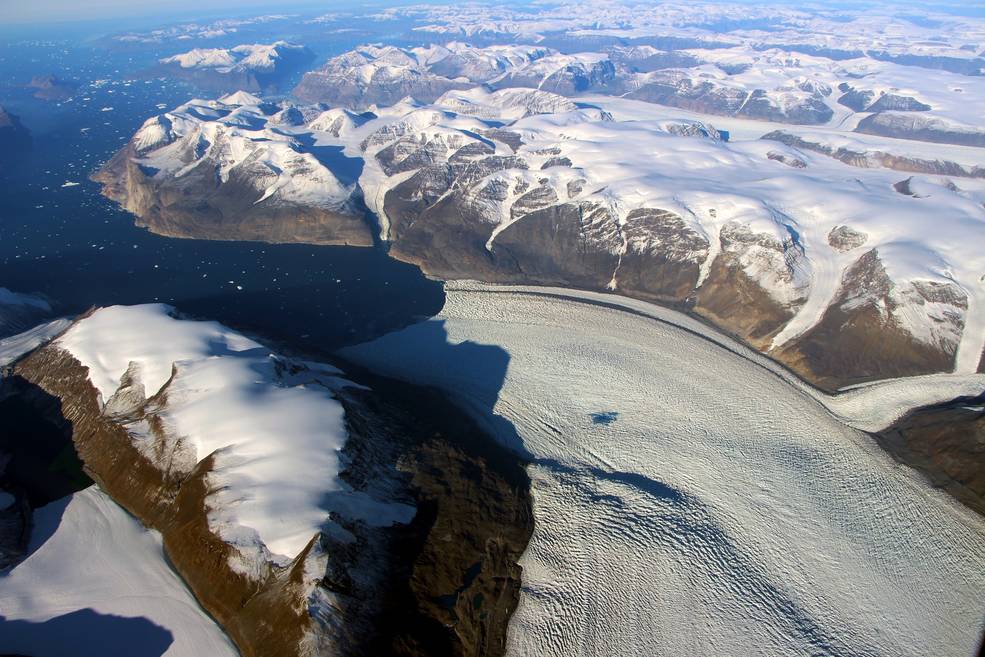 Gigantic ice wave found to be new mode of ice loss in Greenland's Rink Glacier, discovered by <a href="/NASA_ICE/">ARCHIVED - NASA Ice</a> scientists: go.nasa.gov/2s3PrPE
