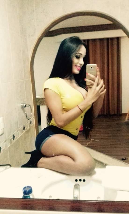tz_ruby's tweet photo. Solita en casa triste pero me siento jenial https://t.co/B5WXzlMuJE
