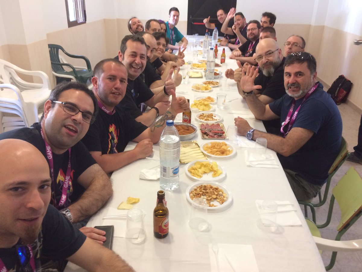 Arcade_Vintage's tweet photo. Muchas gracias a todas las Asociaciones, Desarrolladores y RetroGamers por hacer de #ArcadeCon2017 algo único! Sois unos cracks! 👏👏👏👍👍👍🙌🙌🙌 https://t.co/XFn3FtAkuQ
